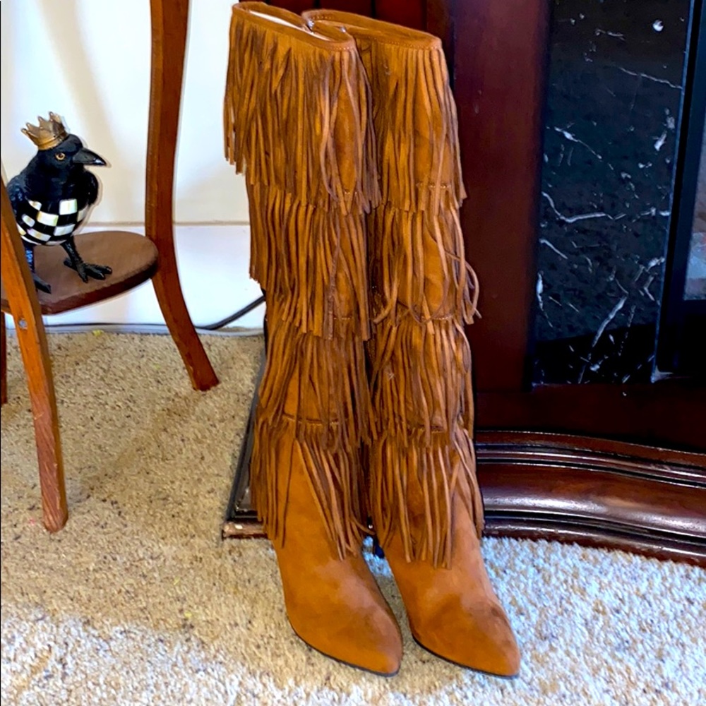 Faux suede fringe boots!!